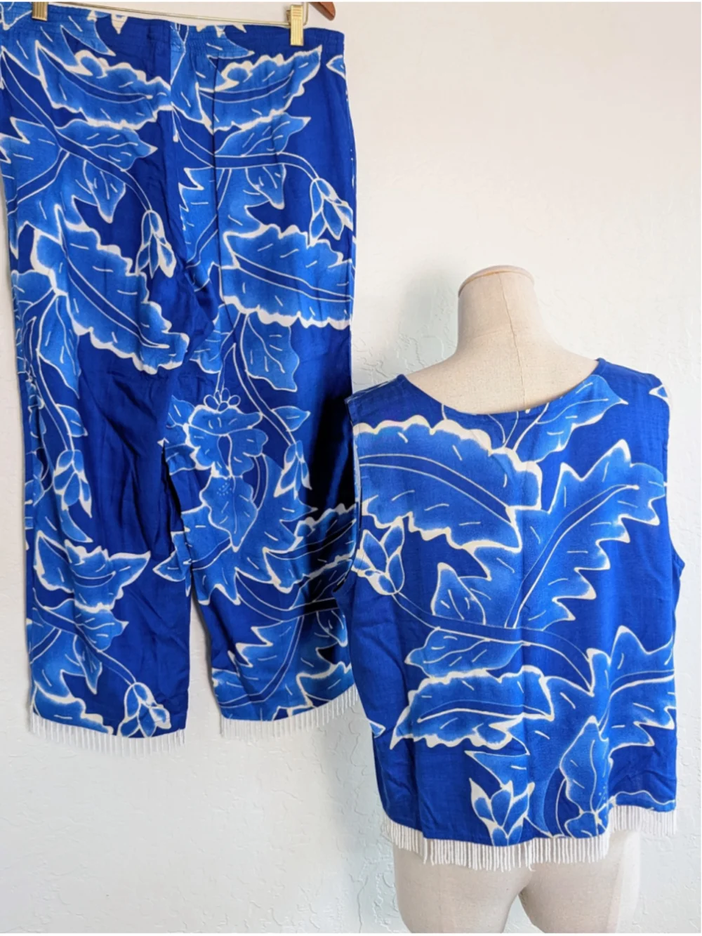 Vintage Tropical 2pc Set Blue Floral Beaded Fringe Top Capri Pants Resort Island